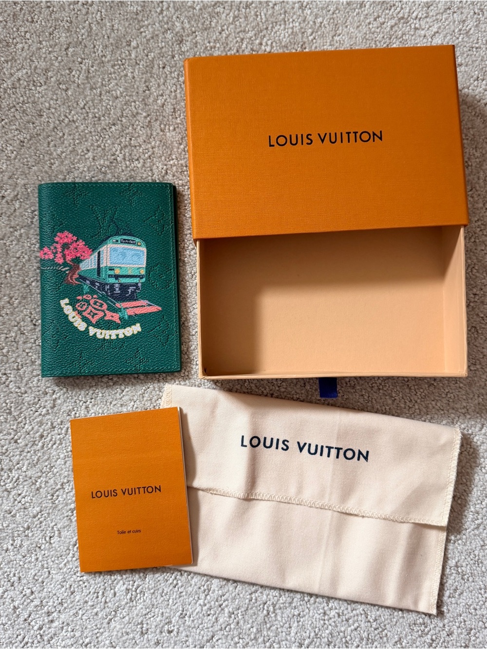 Louis Vuitton Green Passport Cover with Train & Cherry Blossom Motif - Picture 4 of 4